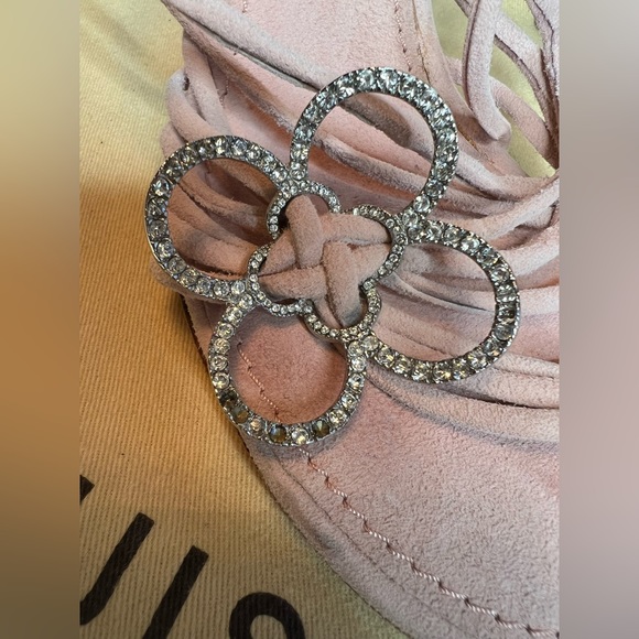 ❌❌❌SOLD❌❌❌Authentic Louis Vuitton Strappy heels - Picture 4 of 16